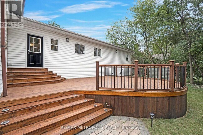 Photo - 1872 Appleview Rd