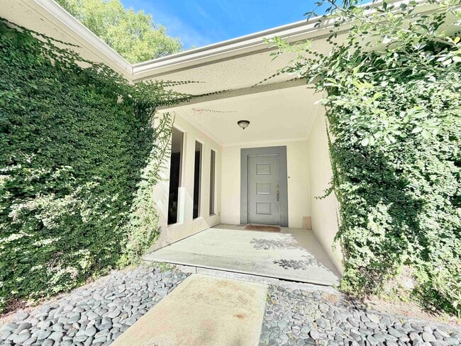 Photo - 205 McPherson Dr