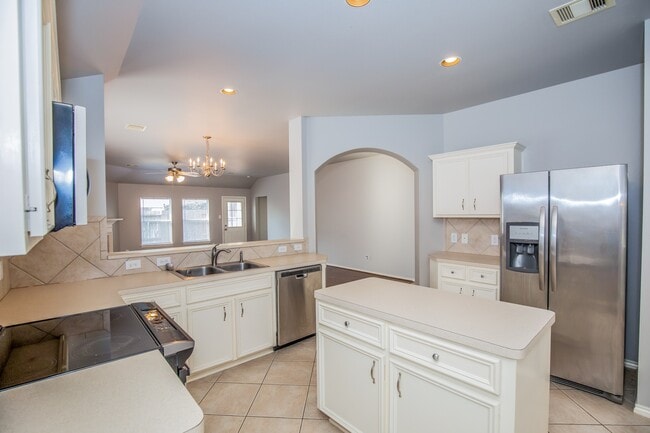 Photo - 26945 Kings Crescent Dr