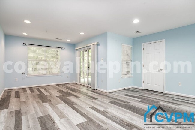 Photo - 806 Emory Ct