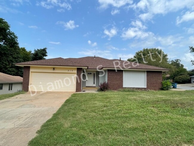 Updated 2 Bedroom Patio Home - Great Location - Updated 2 Bedroom Patio Home - Great Location