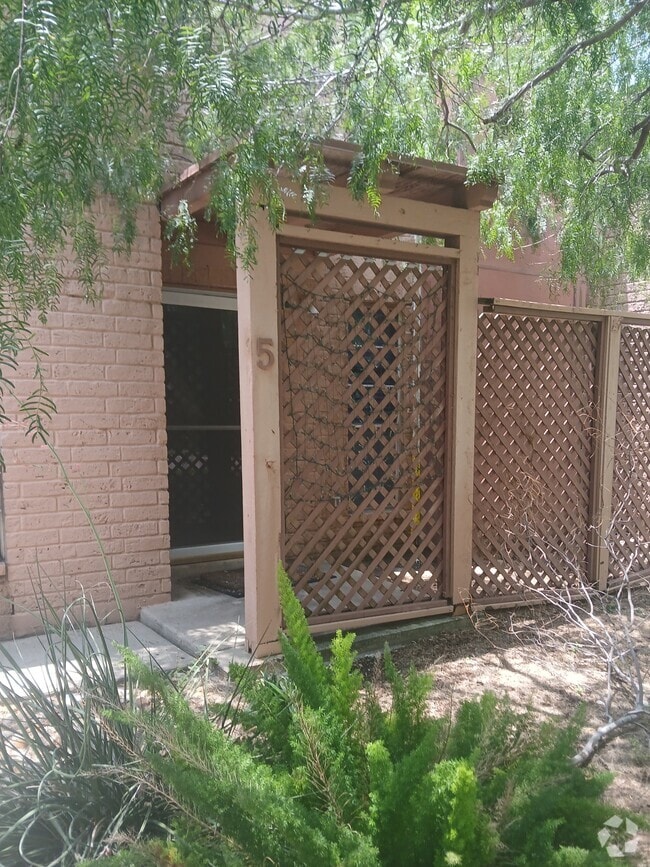 Building Photo - 5101 Middlecoff Cir Unit 5 Rental