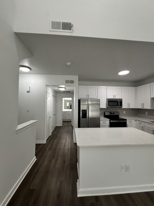 Building Photo - 6740 Davidson St Unit 200324