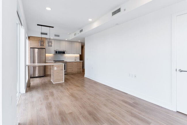 Photo - 200 Redpath Ave