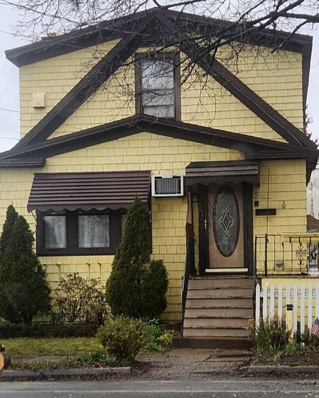Building Photo - 368 Sweeney St Unit #4