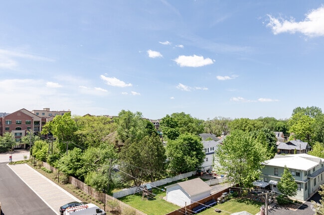 2BR, 2BA - View