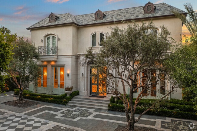 Building Photo - 718 N Rodeo Dr Rental