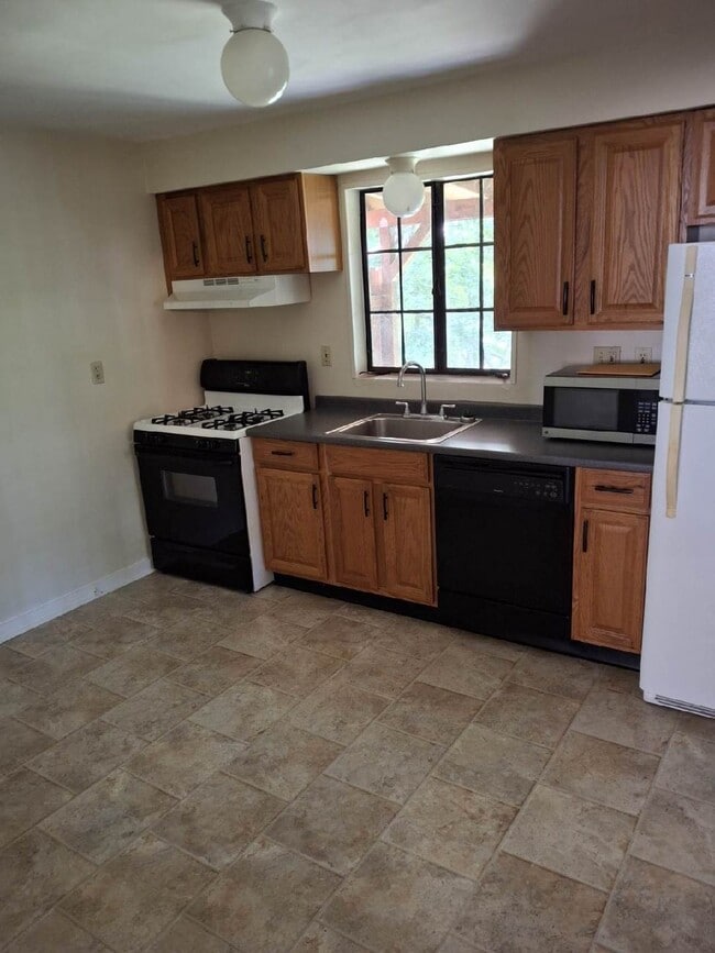 Building Photo - 611 Tingley Ave Unit 1 Rental