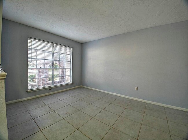 Photo - 11830 Mulholland Dr