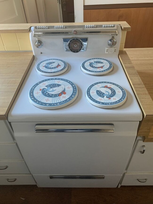 Photo - CEDAR FALLS 3BR house w garage, fenced yard, central air