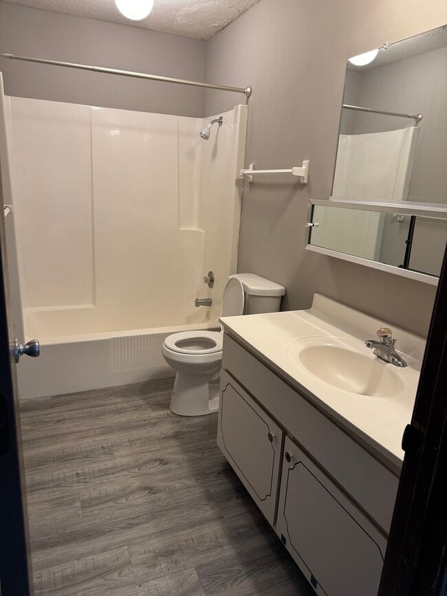 Photo - Comfortable 2BR Apartment in SW CoMo Unit 104