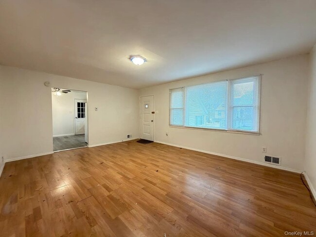 Building Photo - 18 Bedford Ave