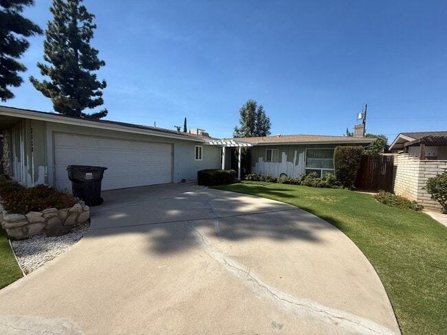 Building Photo - 2520 Oakwood Dr Rental