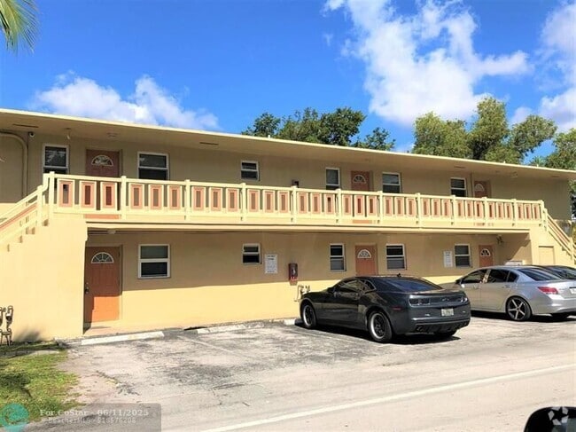 Building Photo - 1500 SW 5th Pl Unit E Rental