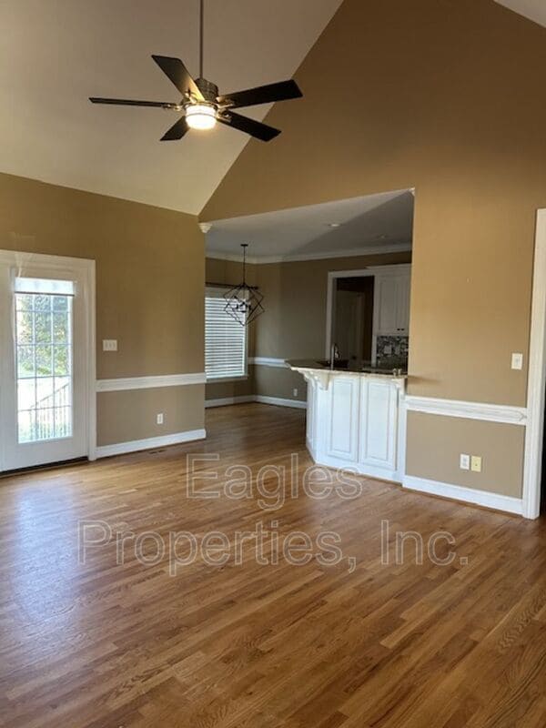 Photo - 304 Glenn Laurel Dr