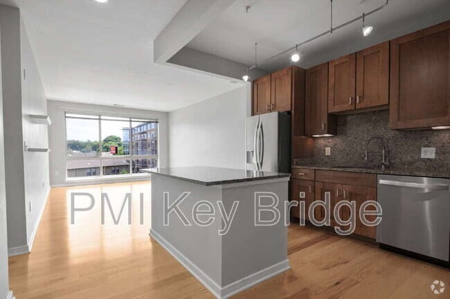 Building Photo - 2200 N Westmoreland St Unit 402 Rental