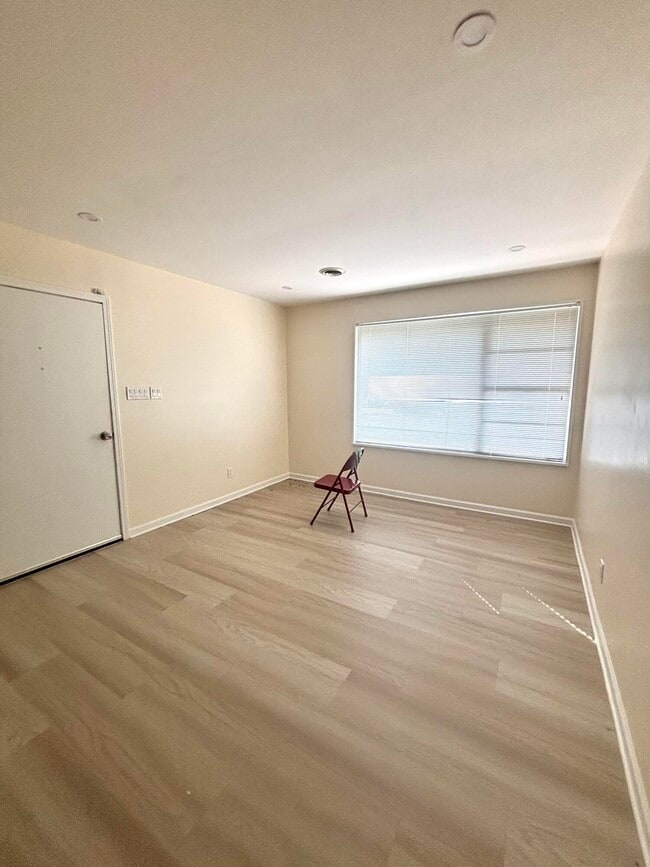 Photo - 1228 Alfred St NE
