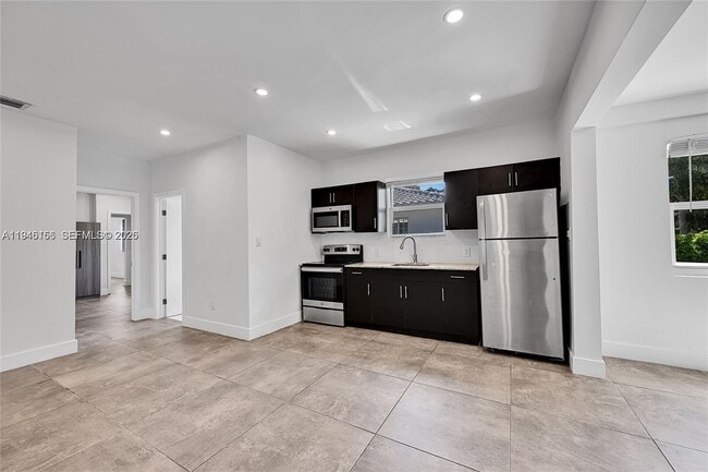 Photo - 21 NE 48th St Unidad 21