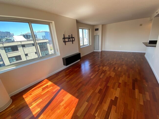 Photo - 8 Museum Way Unit 809