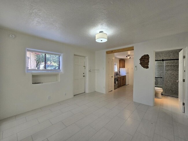 Building Photo - 667 Old Santa Fe Trail Unit A Rental
