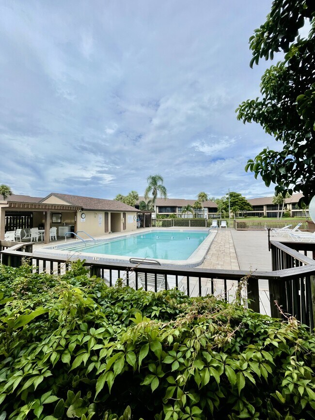 Photo - 15493 Admiralty Cir