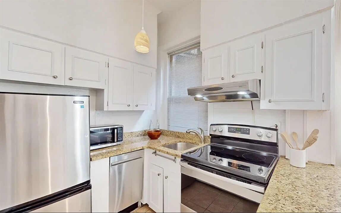 Photo - 30 Pinckney St Unit 30 Pinckney Street