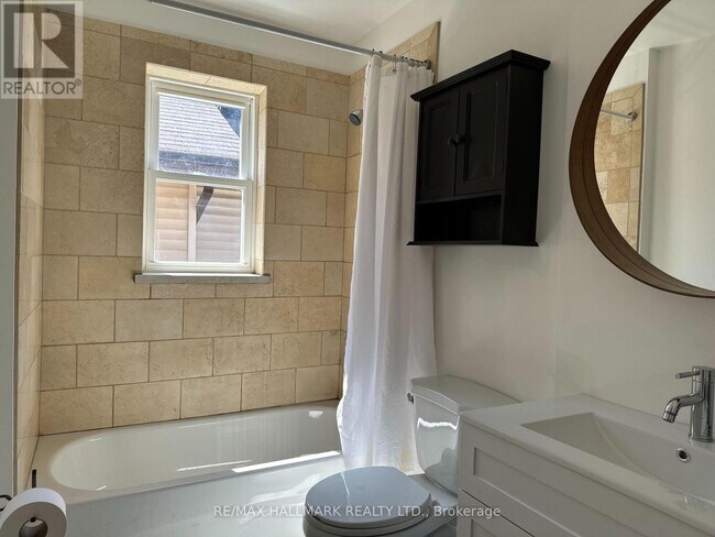 Photo - 124 Sandown Ave