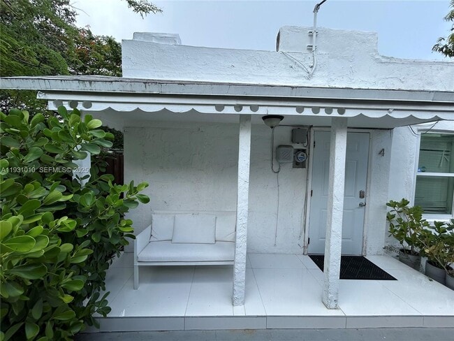 Photo - 551 NW 41st St Unit 4