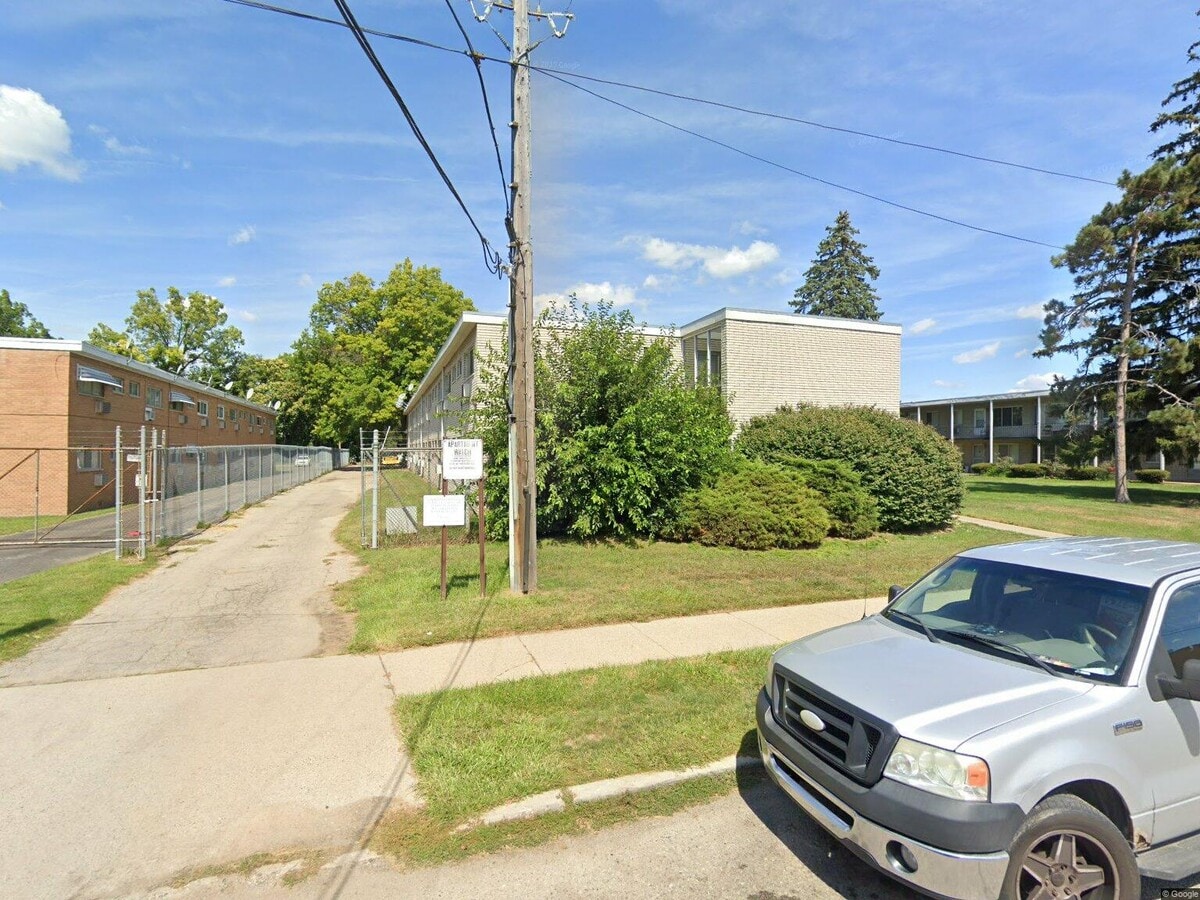 Photo - 17175 Redford St