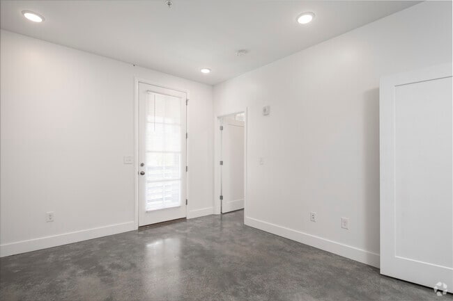 1 bed, 1 bath, 700 sq ft