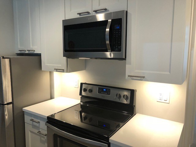 Kitchen - 1301 D St SE Unit 1