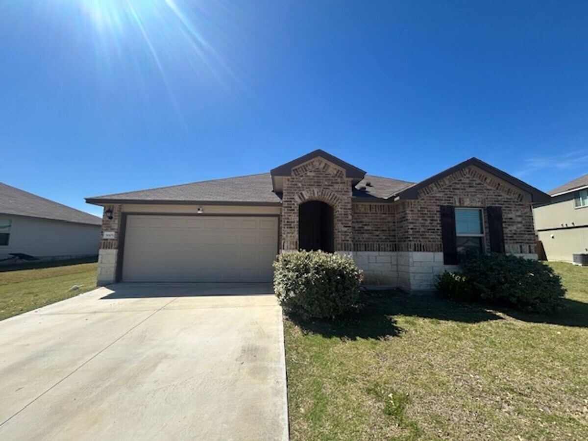 Home in Bunny Trail Village - Home in Bunny Trail Village