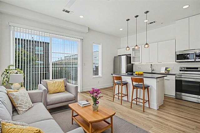Building Photo - 2217 N Fitzhugh Ave Unit 203