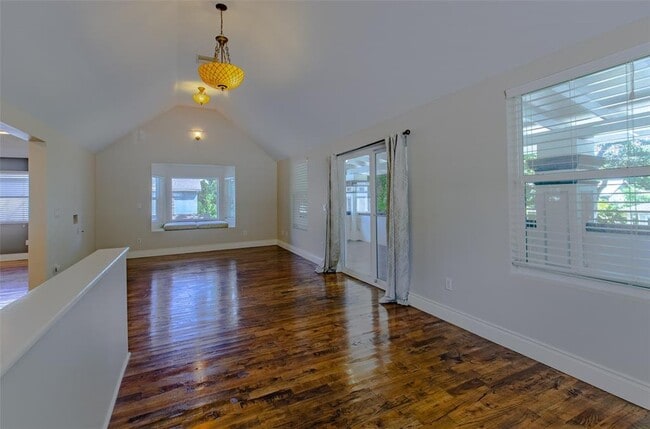 Photo - 802 8th St N