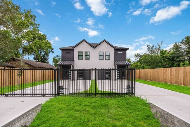 Photo - 1084 Junell St Unidad A