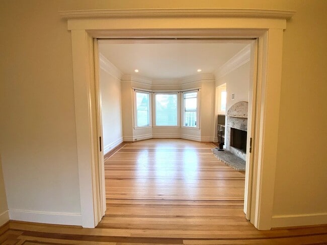 Photo - 2550 Gough St