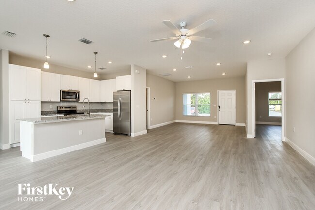 Photo - 140 Warwick St SE