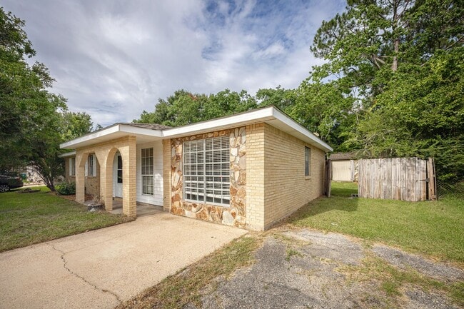 2840 Gardendale Ave