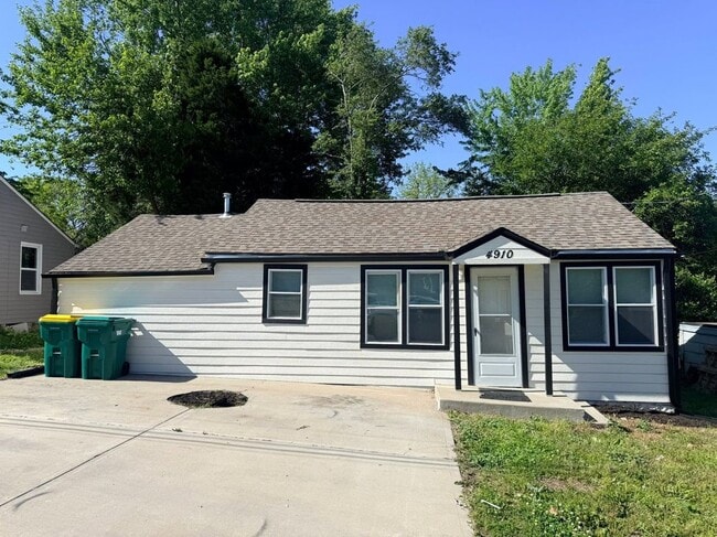 Building Photo - 4910 Blue Ln