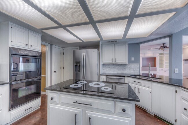 Photo - 7316 85th St