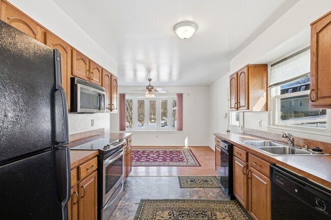 Photo - 4315 Spencer St