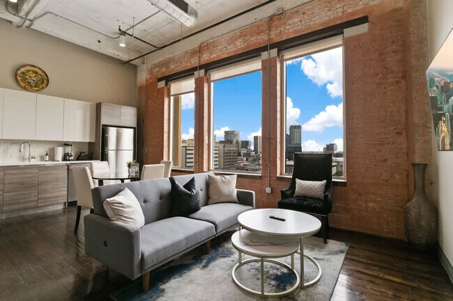 Building Photo - 500 S Ervay St Rental