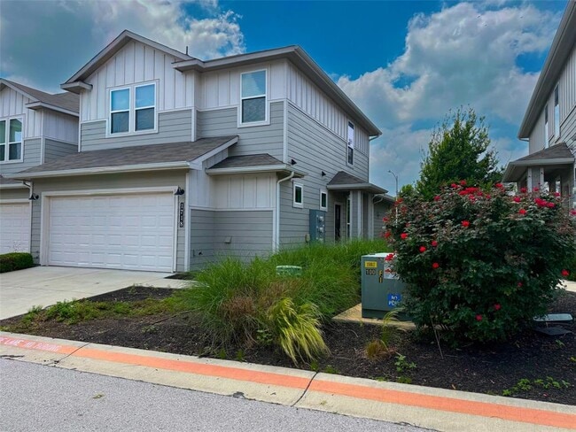 Building Photo - 1718 Roseburg Dr Unit 83