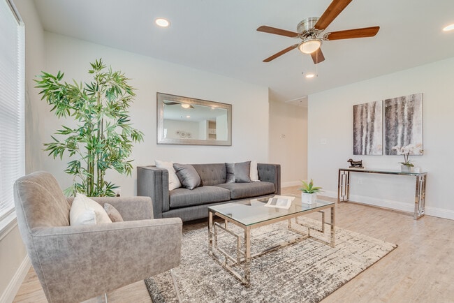 Photo - 380 Railroad Ave