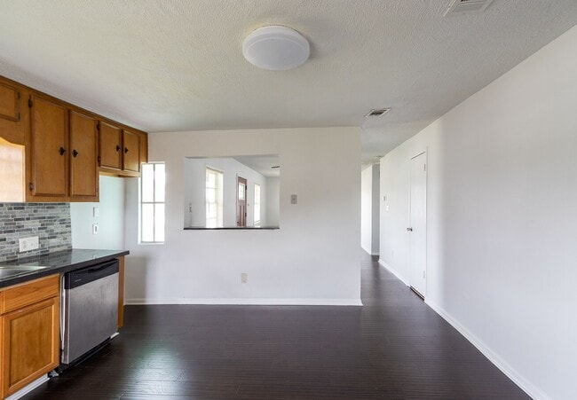 Photo - 629 13th Ave N