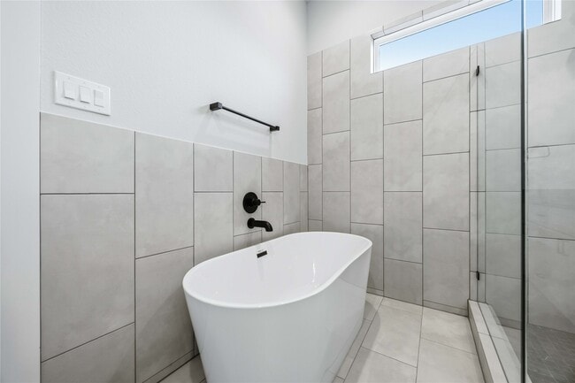 Photo - 6111 Campos Dr