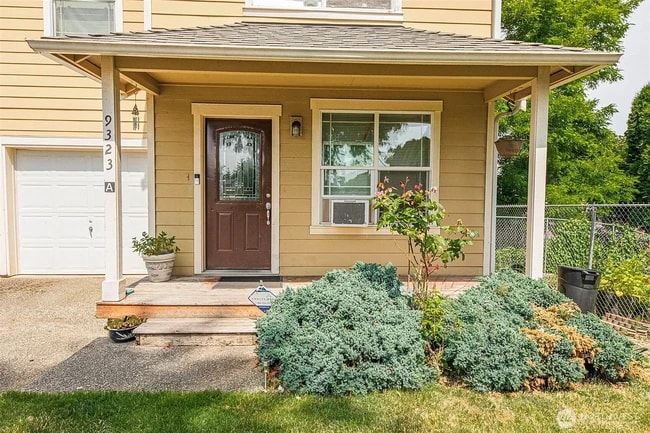 Photo - 9323 4th Ave W