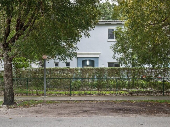 Photo - 2730 SW 26th St