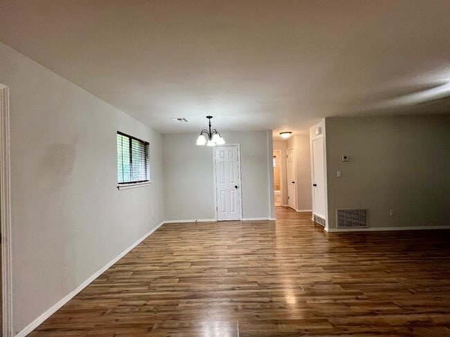 Photo - 7400 Drexel Ave