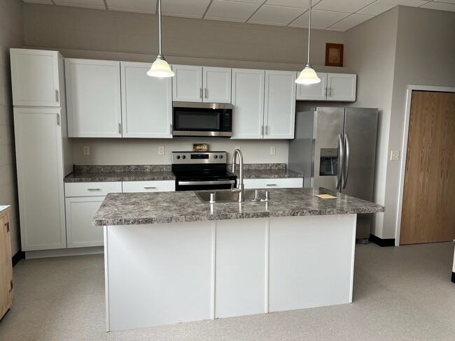 Building Photo - Szkola Flats Unit 003 Rental